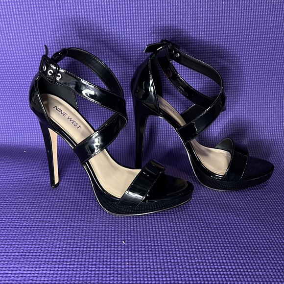 LOVIN’ NINE WEST PATENT LEATHER HEELS - Picture 3 of 5